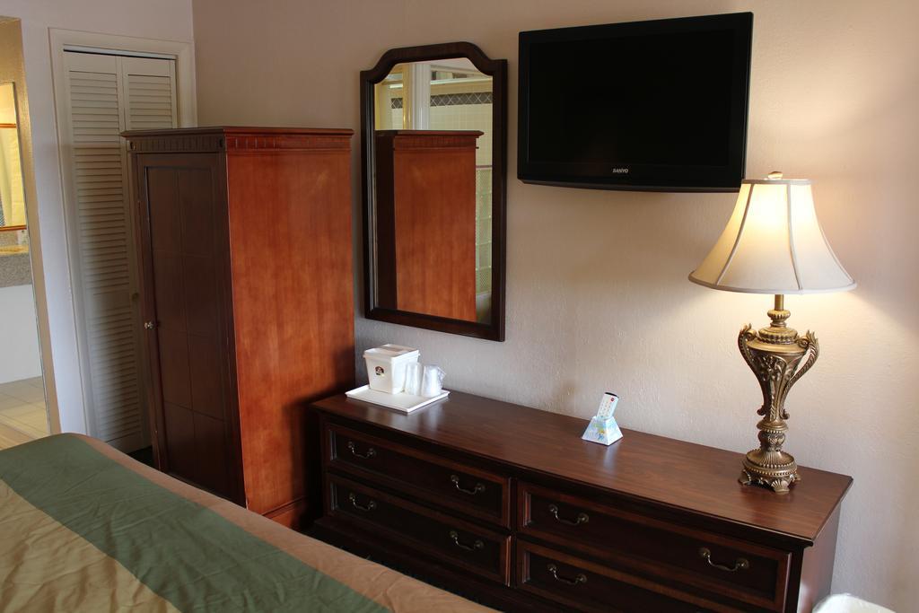 Rodeway Inn & Suites Nashville Room photo