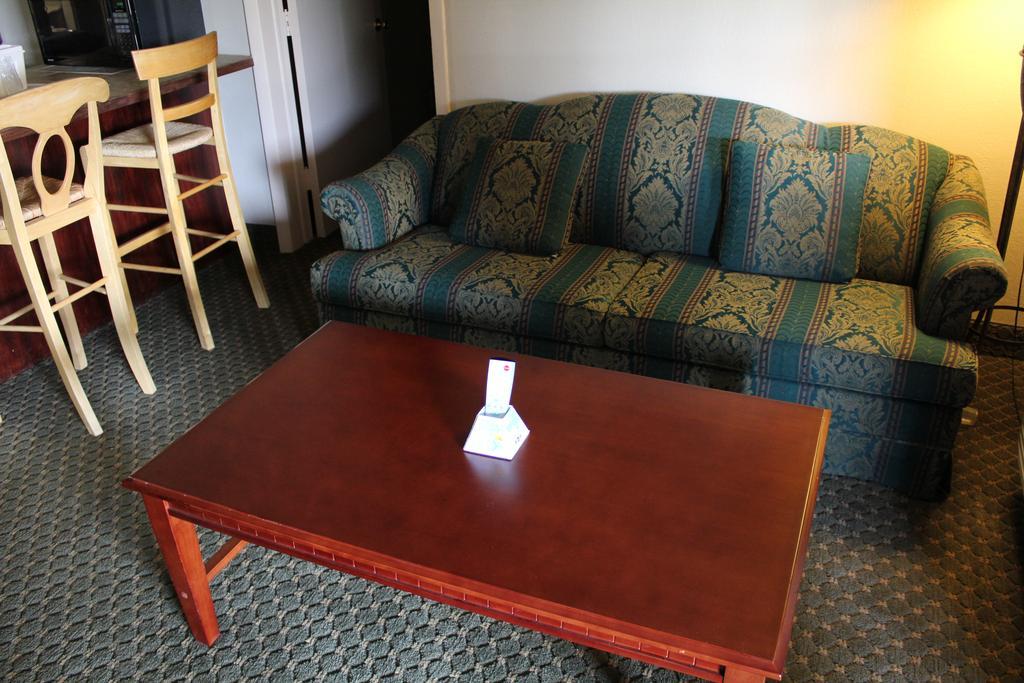 Rodeway Inn & Suites Nashville Room photo