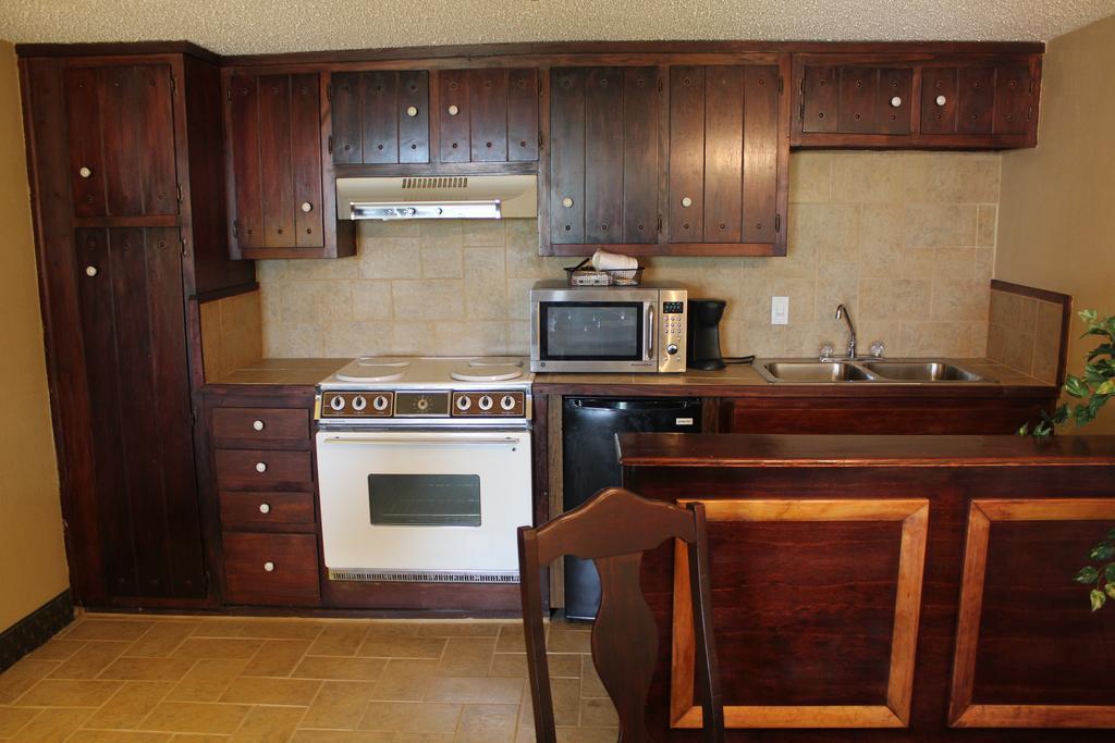 Rodeway Inn & Suites Nashville Room photo