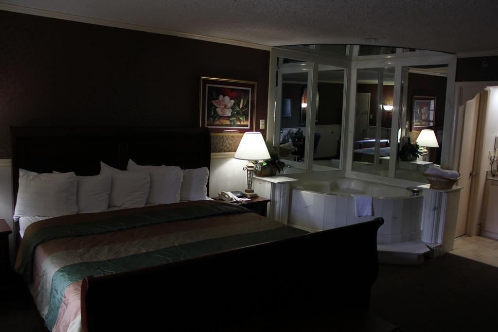 Rodeway Inn & Suites Nashville Exterior photo