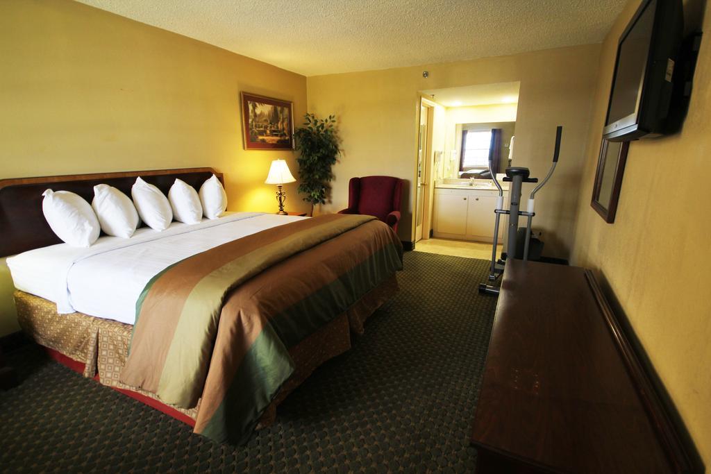 Rodeway Inn & Suites Nashville Exterior photo