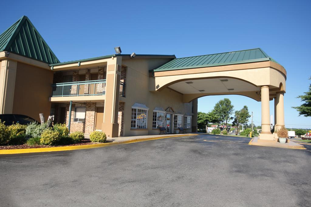 Rodeway Inn & Suites Nashville Exterior photo