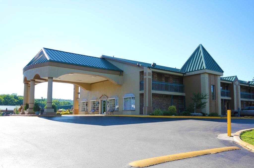 Rodeway Inn & Suites Nashville Exterior photo